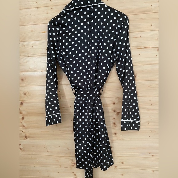 VICTORIA’S SECRET Elegant Women’s Small Black & White Polka Dot Satin-Style Robe - Picture 5 of 9